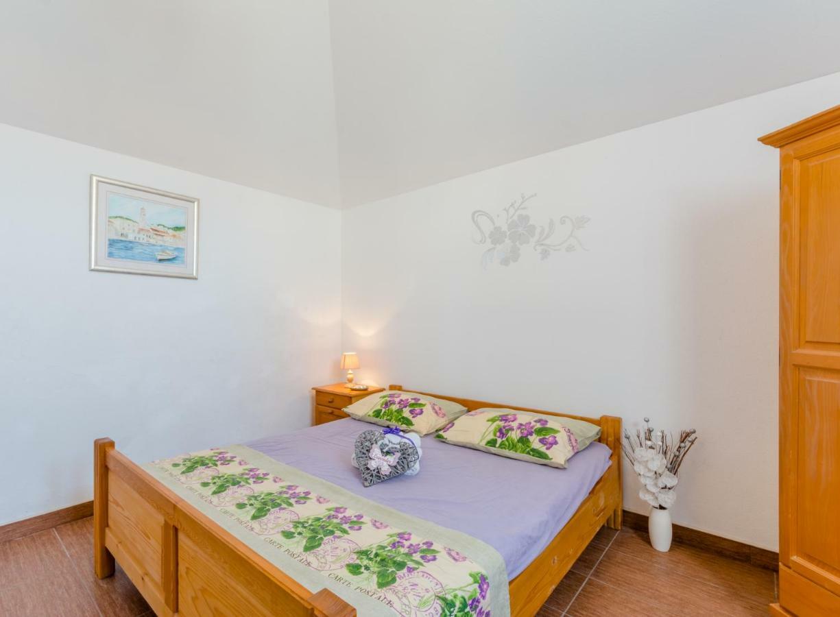 Vila Maslinica Pucisca Buitenkant foto