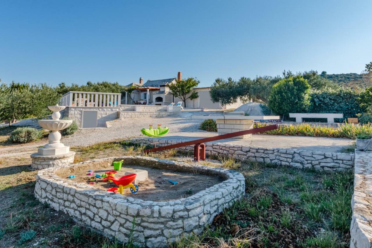 Vila Maslinica Pucisca Buitenkant foto