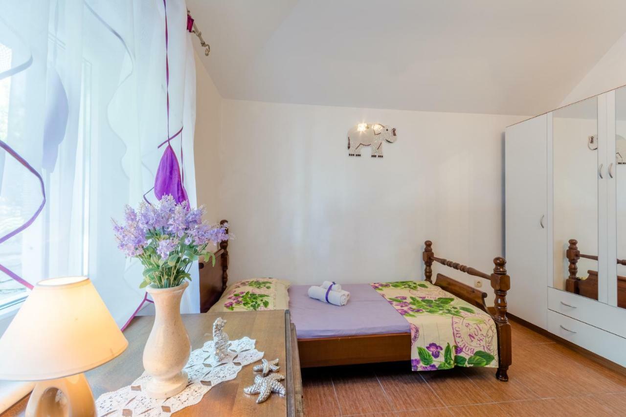Vila Maslinica Pucisca Buitenkant foto