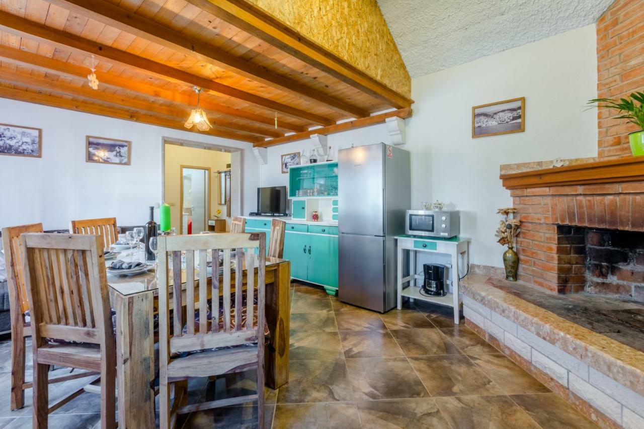 Vila Maslinica Pucisca Buitenkant foto