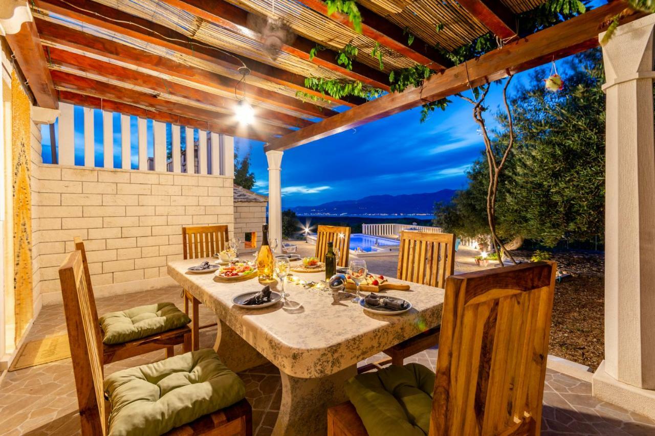 Vila Maslinica Pucisca Buitenkant foto